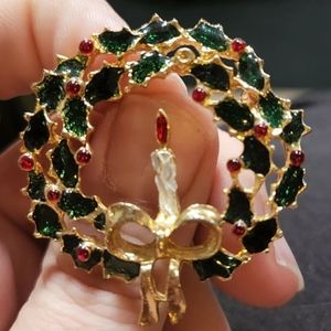 **SOLD**Vintage 1980s Christmas Wreath brooch